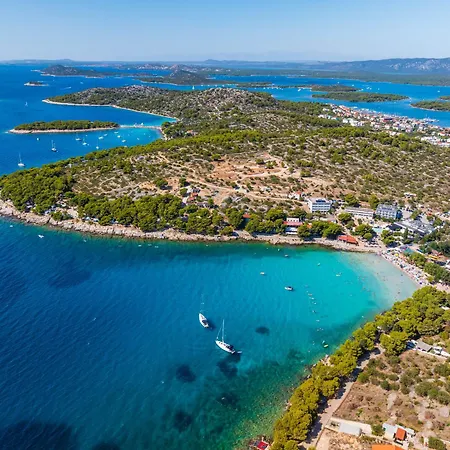 My Dalmatia - Slanica With Private Parking Apartment